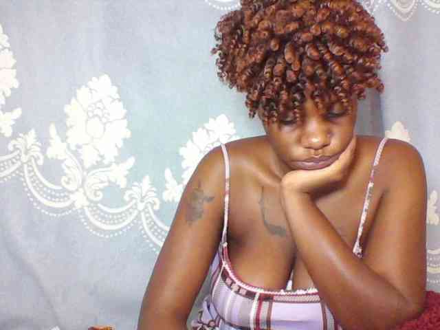 Prettydarksin webcam