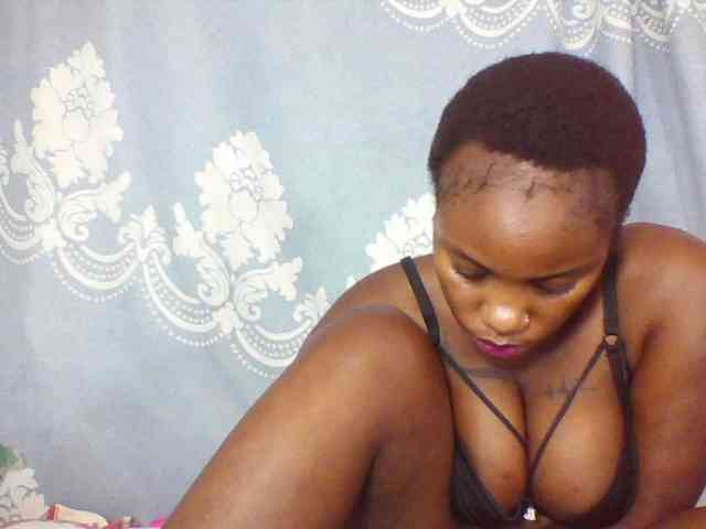 Prettydarksin webcam