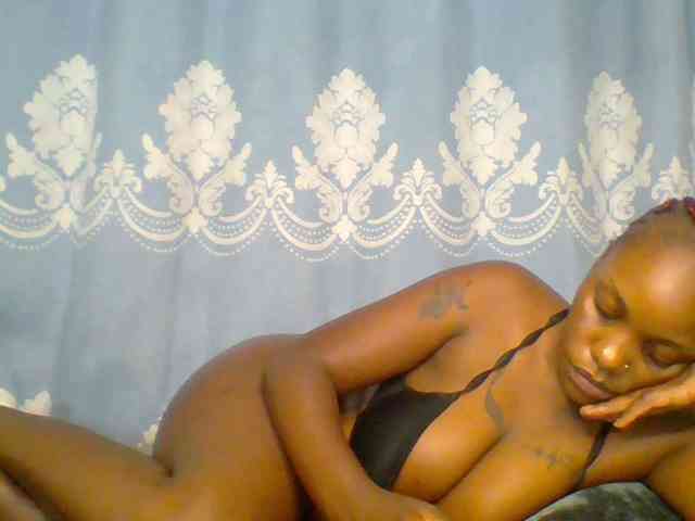 Prettydarksin webcam