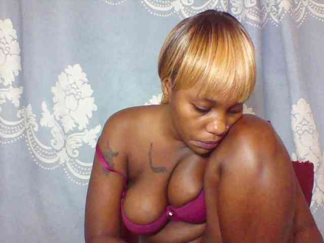 Prettydarksin webcam