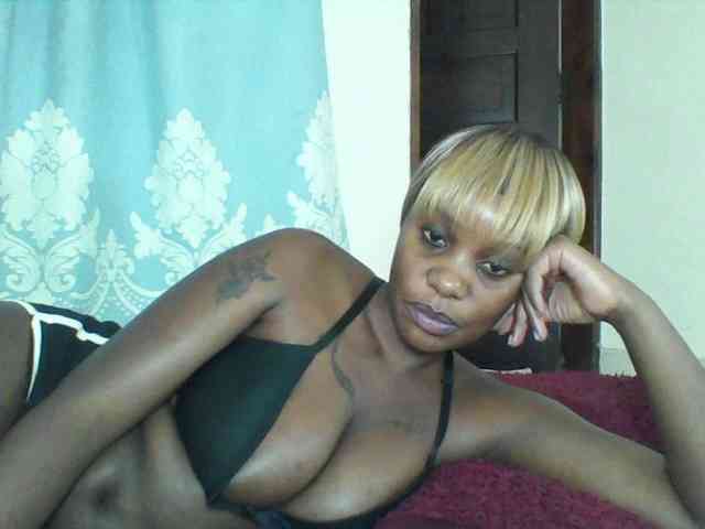 Prettydarksin webcam