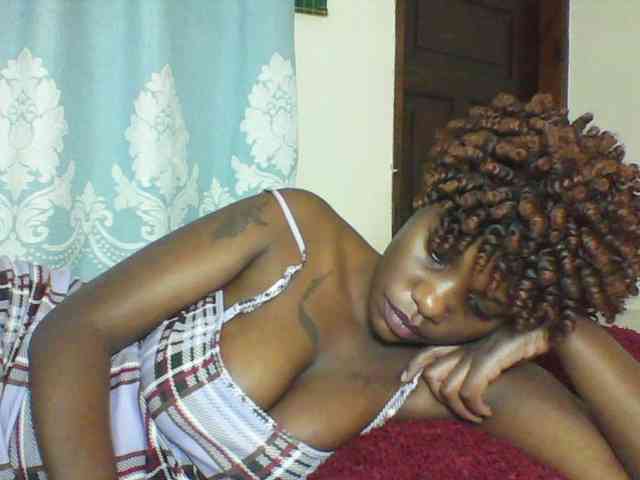 Prettydarksin webcam