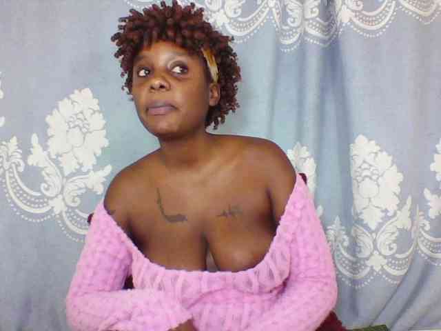 Prettydarksin webcam