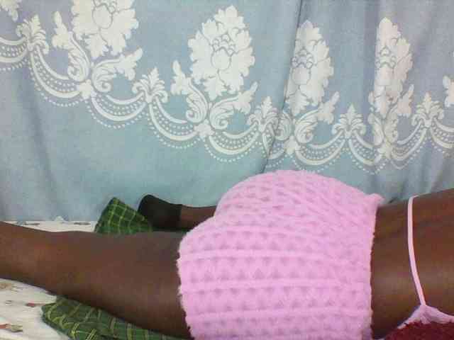 Prettydarksin webcam
