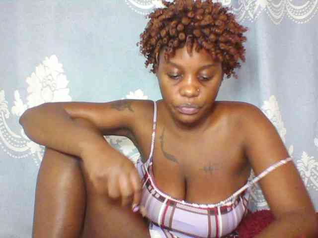 Prettydarksin webcam