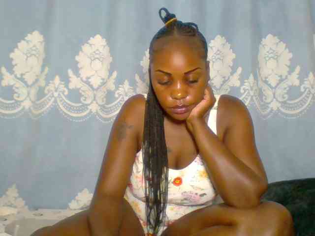 Prettydarksin webcam