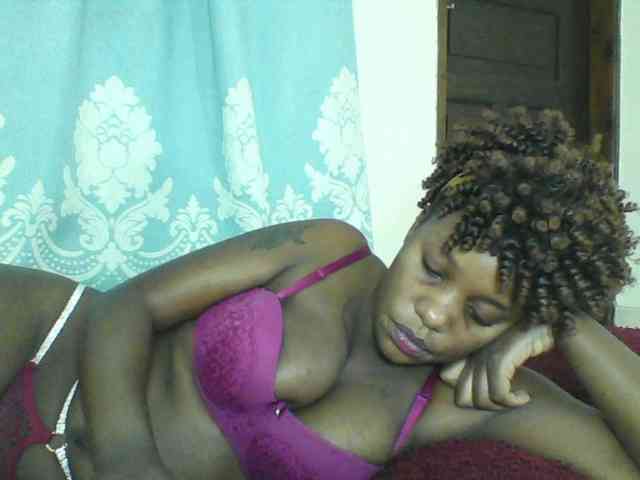 Prettydarksin webcam