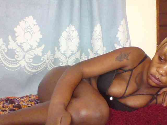 Prettydarksin webcam
