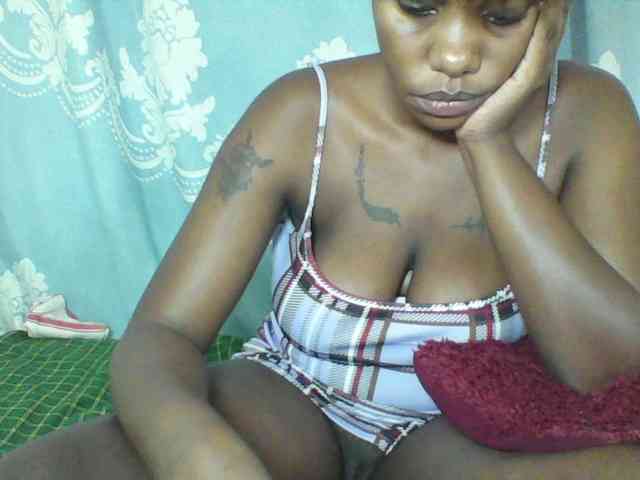 Prettydarksin webcam