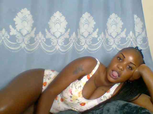 Prettydarksin webcam