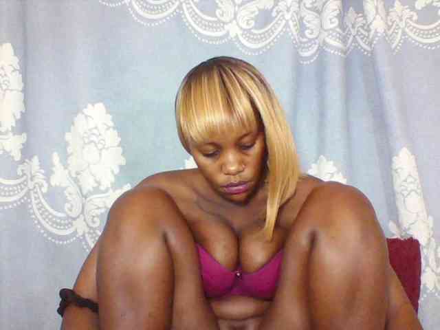 Prettydarksin webcam