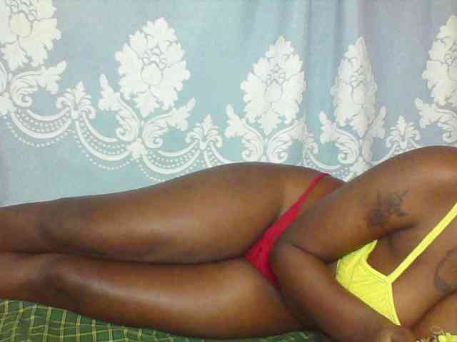 Prettydarksin webcam