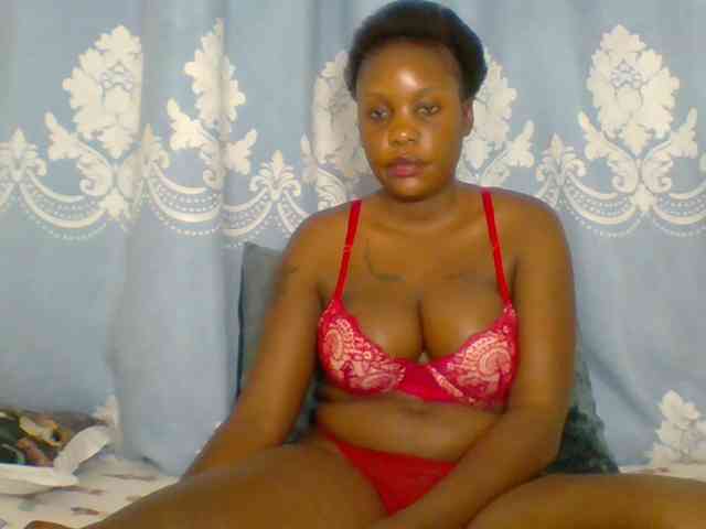 Prettydarksin webcam