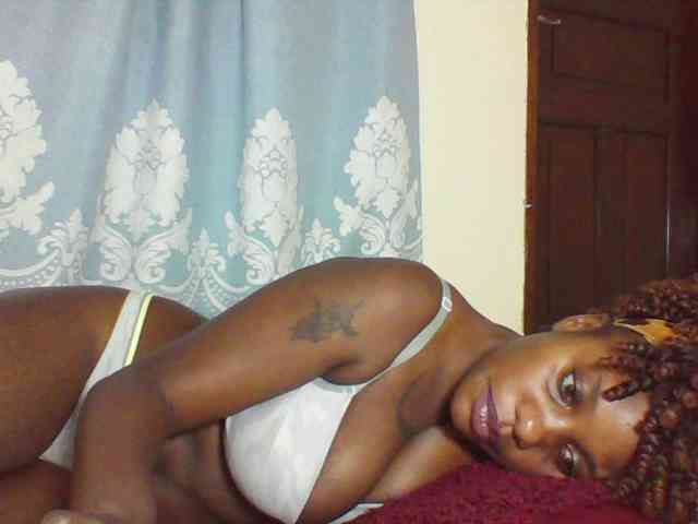 Prettydarksin webcam