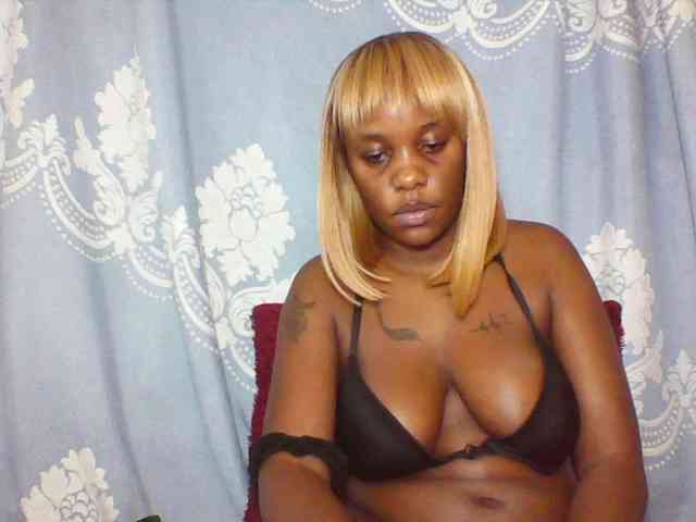 Prettydarksin webcam