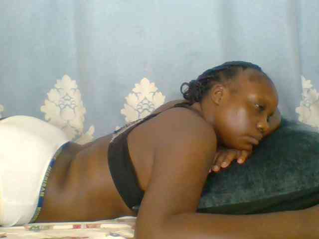 Prettydarksin webcam