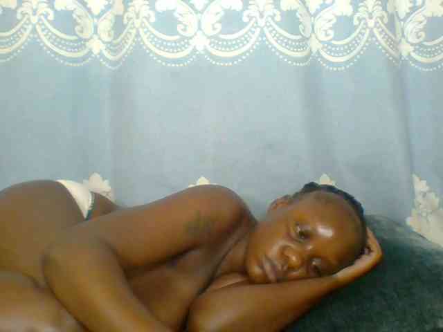 Prettydarksin webcam