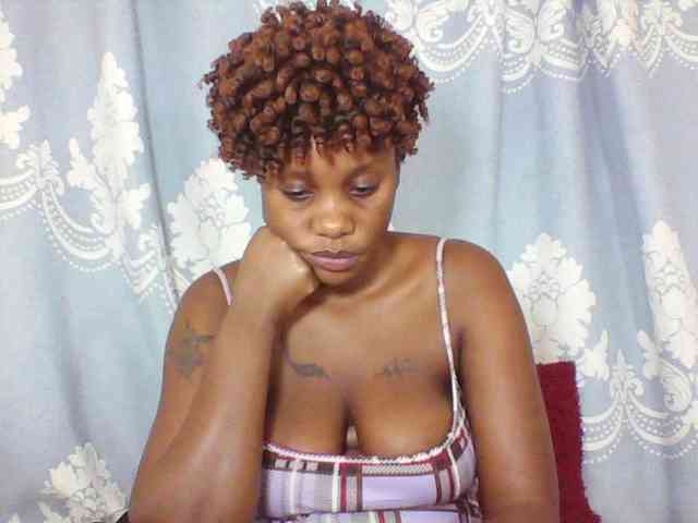 Prettydarksin webcam