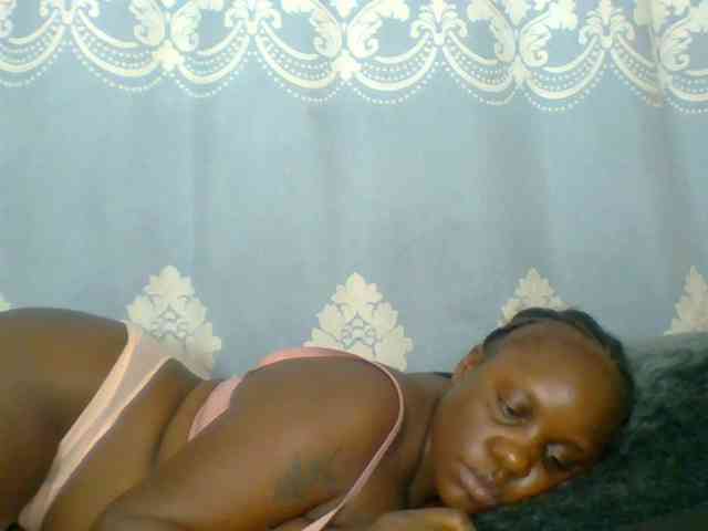 Prettydarksin webcam