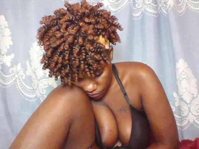 Prettydarksin webcam