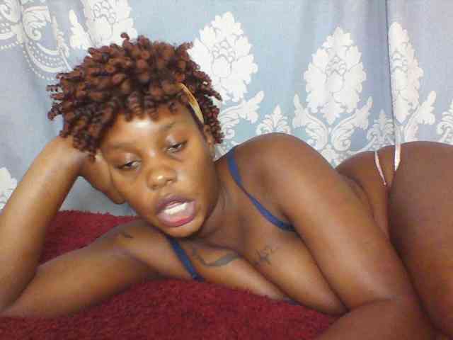 Prettydarksin webcam