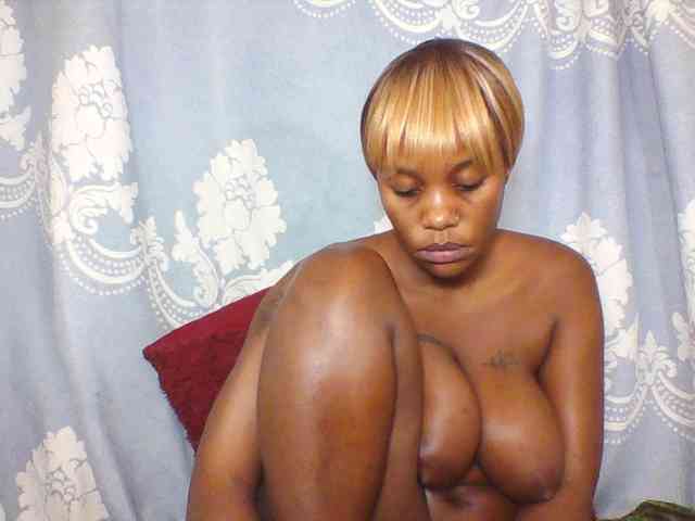 Prettydarksin webcam