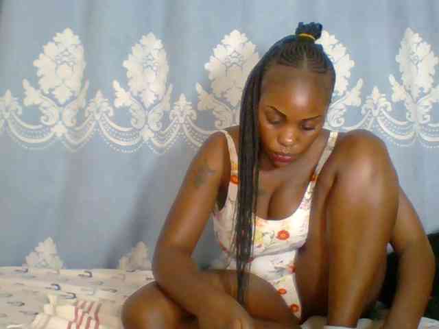 Prettydarksin webcam