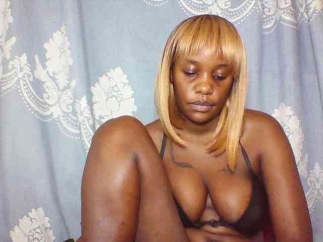 Prettydarksin webcam