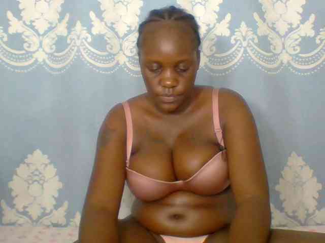 Prettydarksin webcam