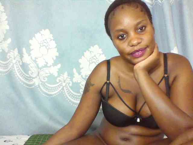 Prettydarksin webcam