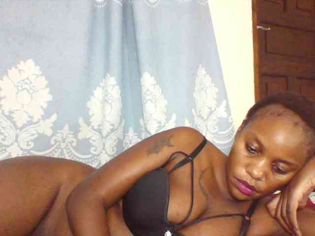 Prettydarksin webcam