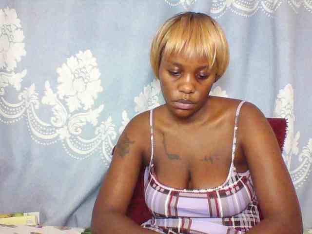 Prettydarksin webcam