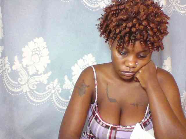 Prettydarksin webcam