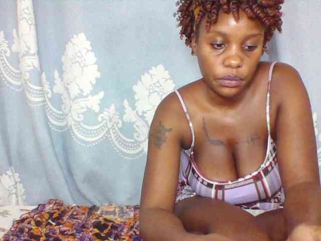 Prettydarksin webcam
