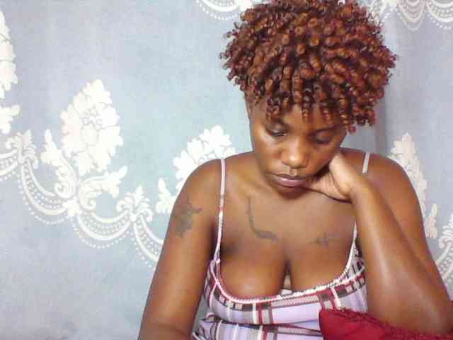 Prettydarksin webcam