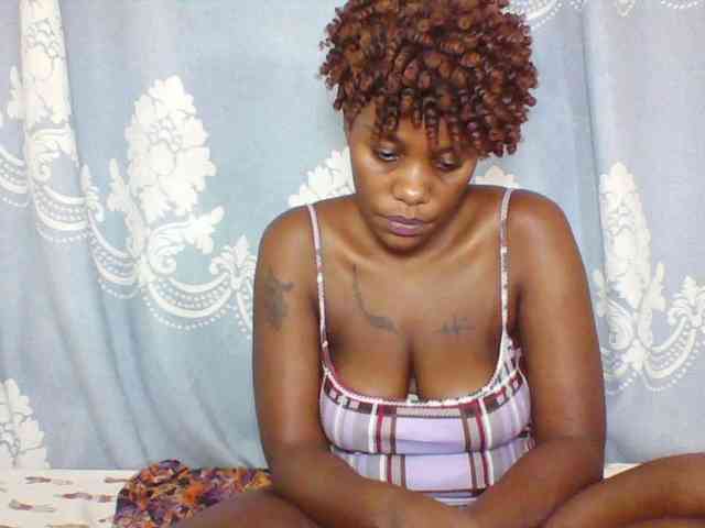 Prettydarksin webcam