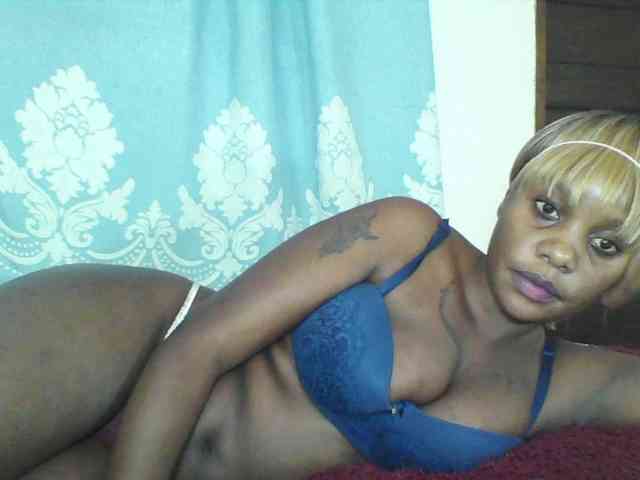 Prettydarksin webcam