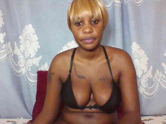 Prettydarksin webcam