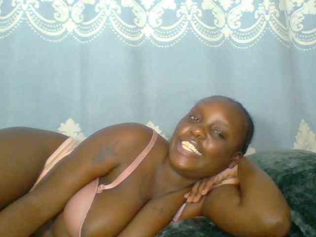 Prettydarksin webcam