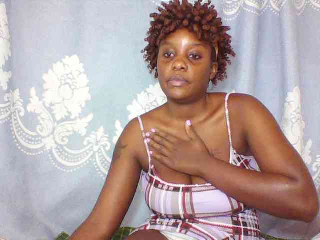 Prettydarksin webcam