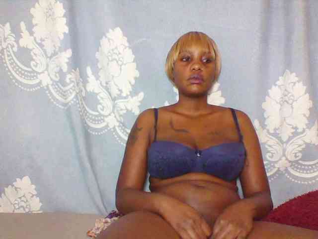 Prettydarksin webcam