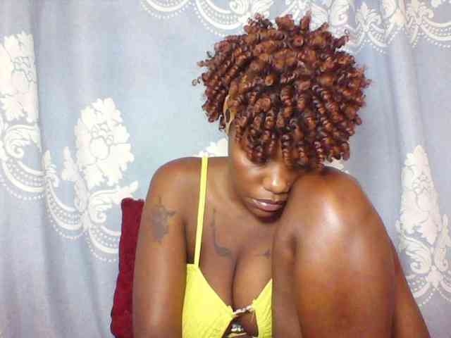Prettydarksin webcam