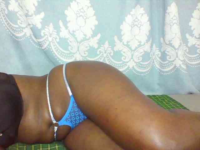 Prettydarksin webcam