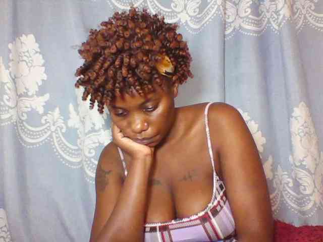 Prettydarksin webcam