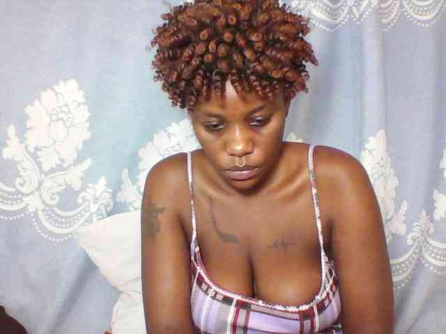 Prettydarksin webcam