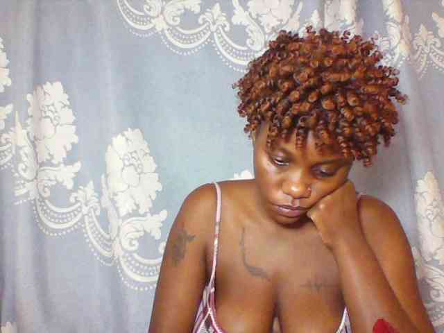 Prettydarksin webcam