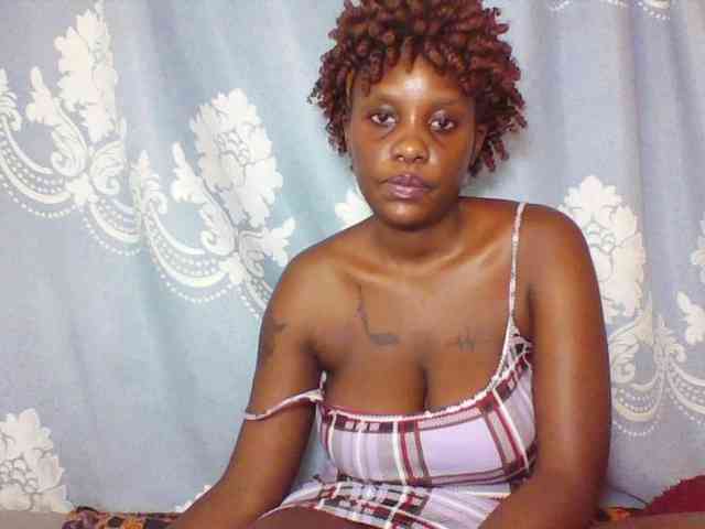 Prettydarksin webcam