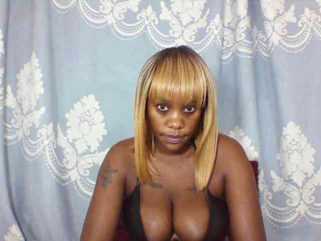Prettydarksin webcam