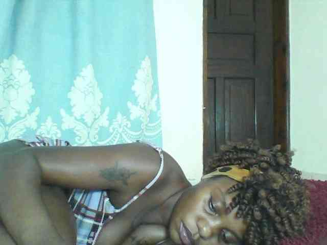 Prettydarksin webcam