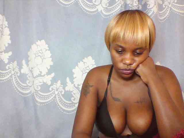 Prettydarksin webcam